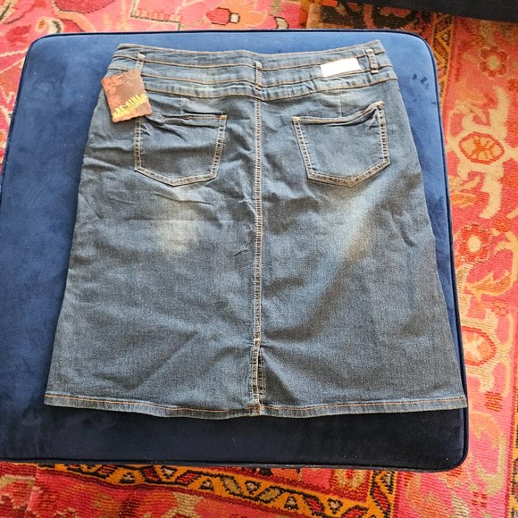 (NWT) Be-Girl Blue Wash Distressed Denim A Line Skirt Size 3XL - Picture 6 of 8